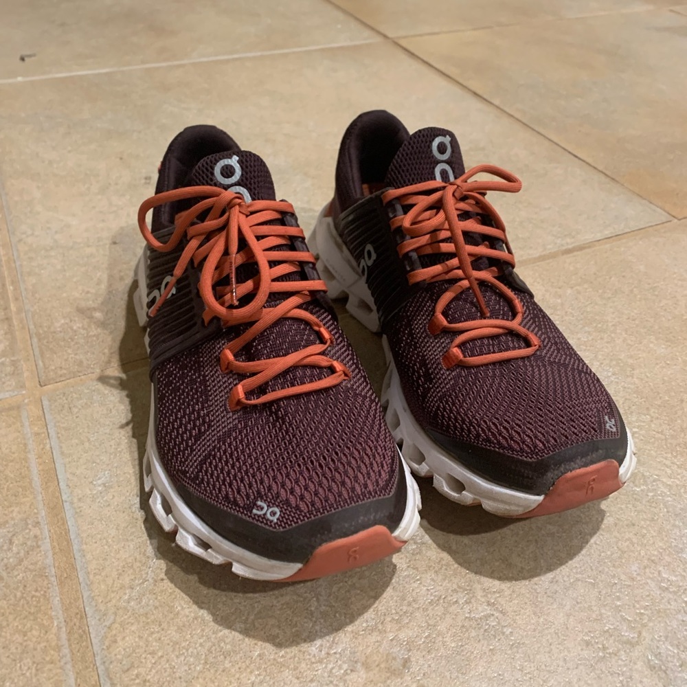 On running cloudswift running sneaker